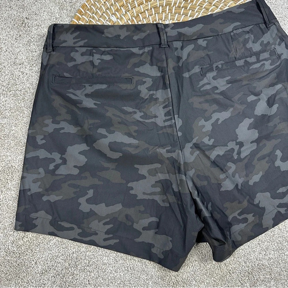 Spanx Sunshine Shorts Pull On 4" UPF 50+ Quick Dry in Camouflage Size M - Picture 7 of 14